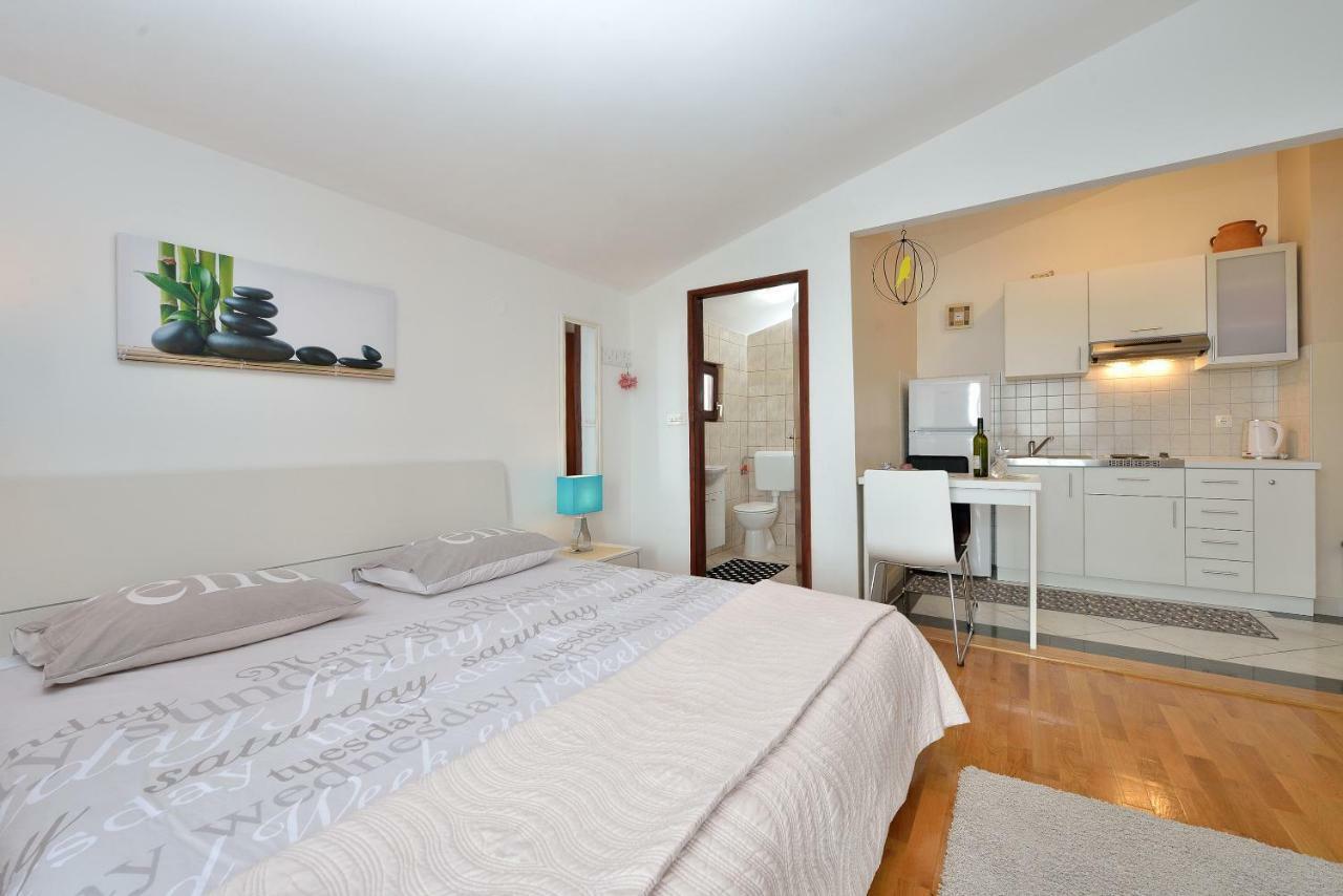Lela 1 Apartment บาร์บินเย ภายนอก รูปภาพ